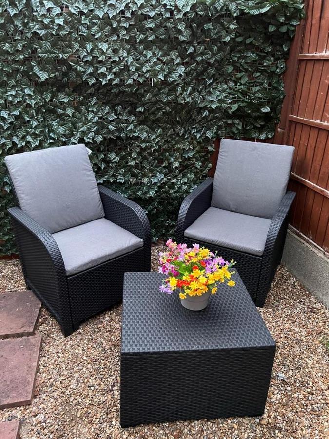 Beautiful Apartment In Beckton With Private Entrance And Garden Londres Exterior foto