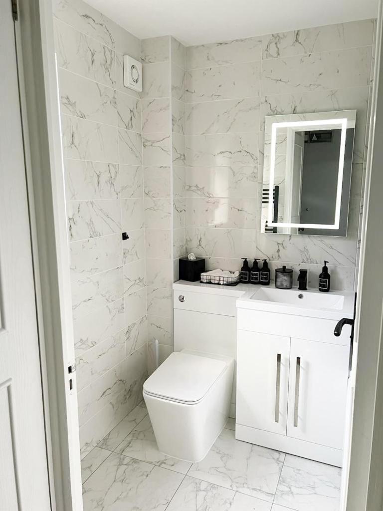 Beautiful Apartment In Beckton With Private Entrance And Garden Londres Exterior foto