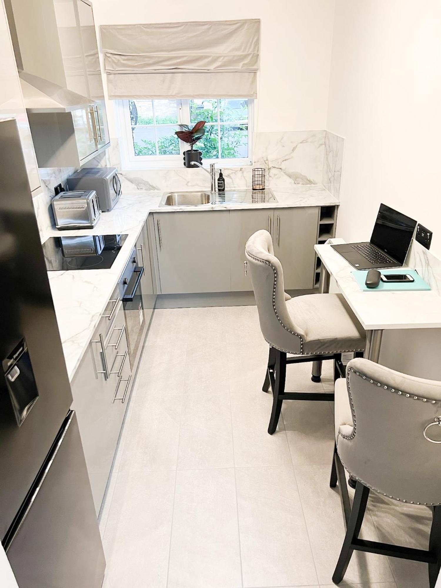 Beautiful Apartment In Beckton With Private Entrance And Garden Londres Exterior foto