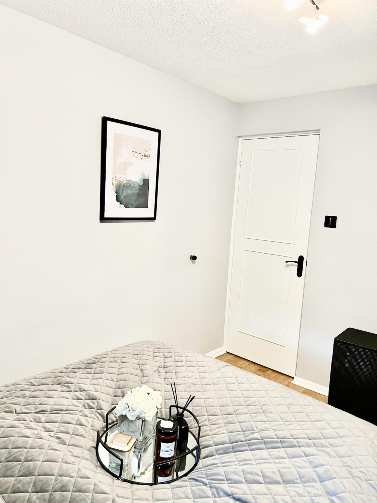 Beautiful Apartment In Beckton With Private Entrance And Garden Londres Exterior foto